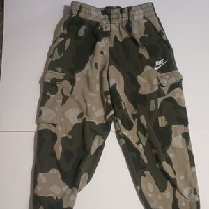 Nike Kids Camo Cargo Joggers in Olive & Khaki